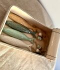 sardines en céramique dans une boite en grès blanc