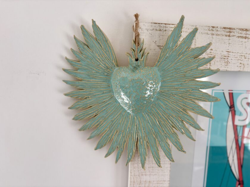 Ex-voto turquoise à suspendre en céramique artisanale