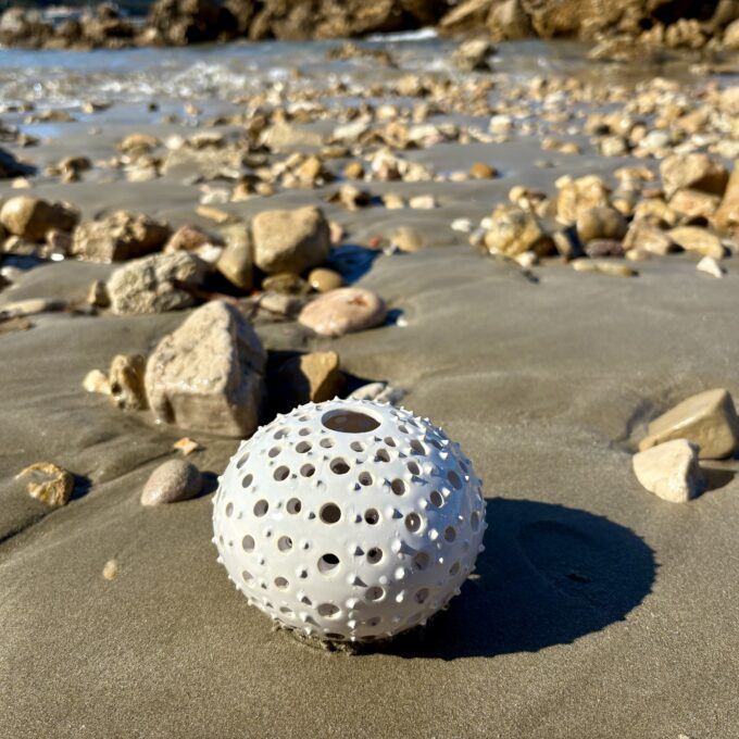 Photophore oursin en céramique artisanale