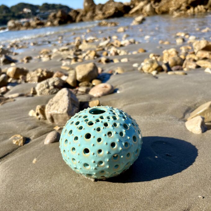 Photophore oursin en céramique artisanale