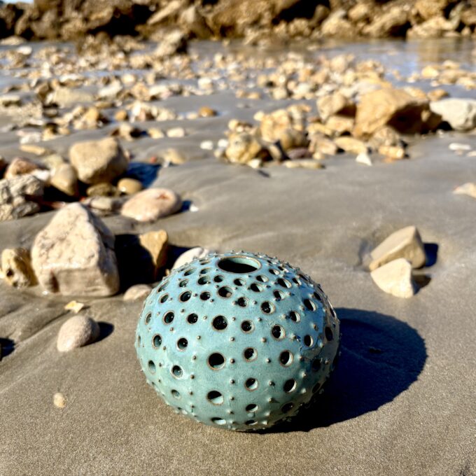 Photophore oursin en céramique artisanale