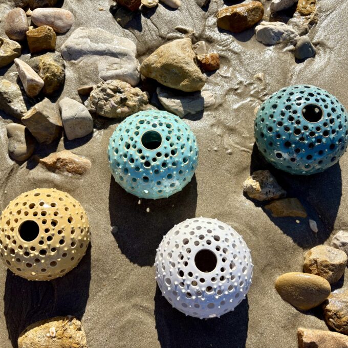 Photophore oursin en céramique artisanale