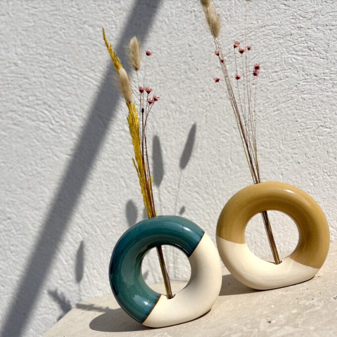 Vases donuts en céramique artisanale