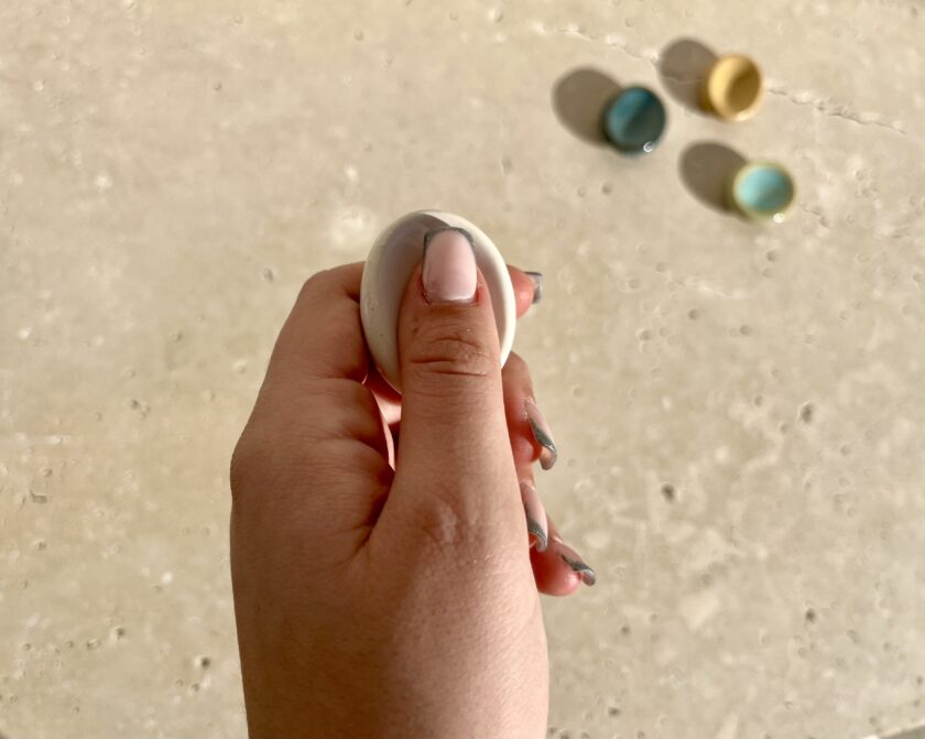 Worry stone en céramique ,blanc, anti-stress, pierre apaisante et relaxante