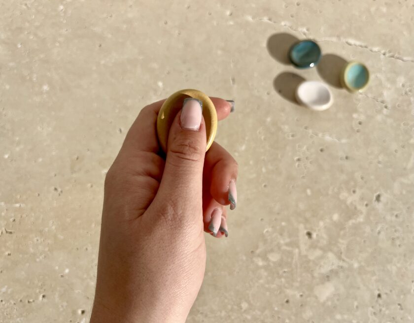 Worry stone en céramique, jaune, anti-stress, pierre apaisante et relaxante