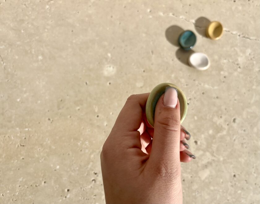 Worry stone en céramique, turquoise, vert d'eau, anti-stress, pierre apaisante et relaxante