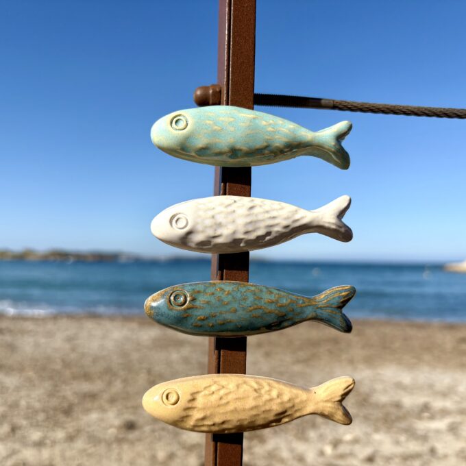 Magnet sardine en grès blanc