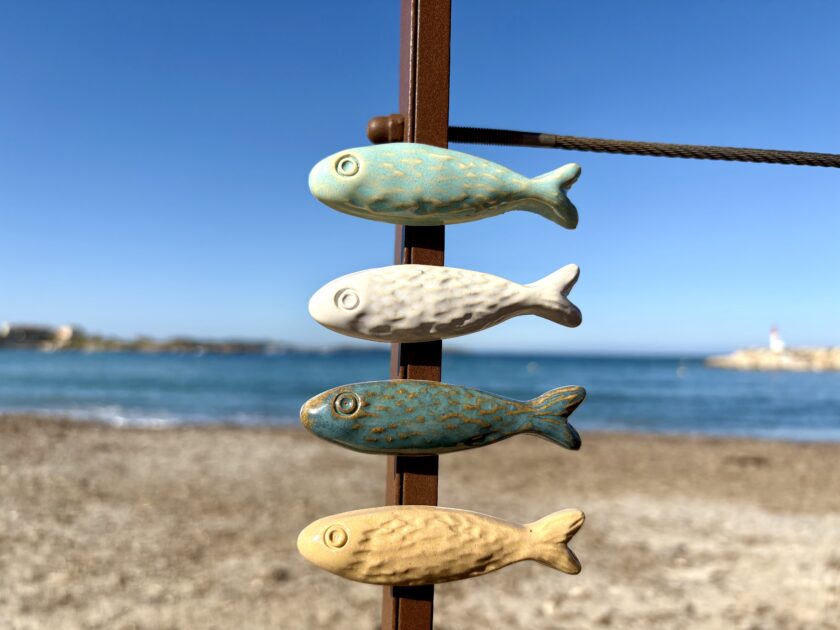 Magnet sardine en grès blanc