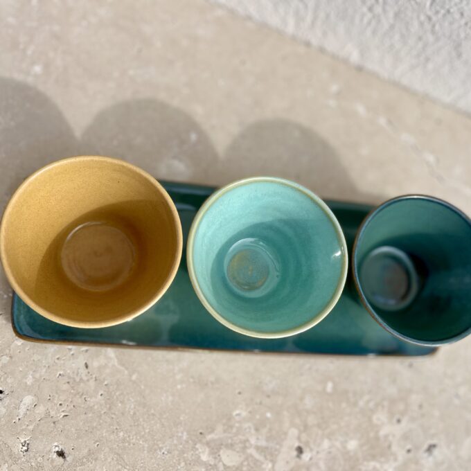 Plat de présentation rectangulaire en céramique artisanale