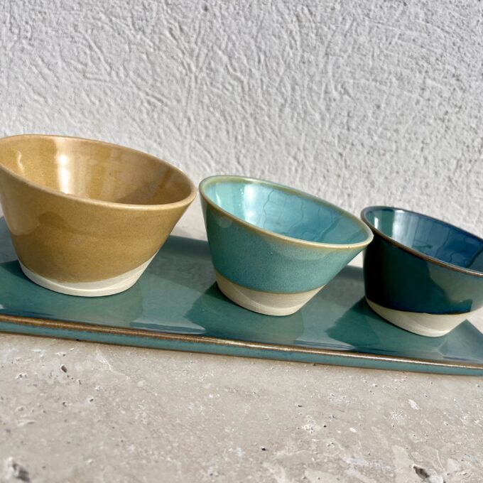 Plat de présentation rectangulaire en céramique artisanale