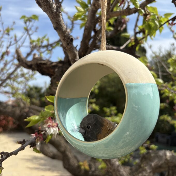 Mangeoire à oiseaux en céramique artisanale